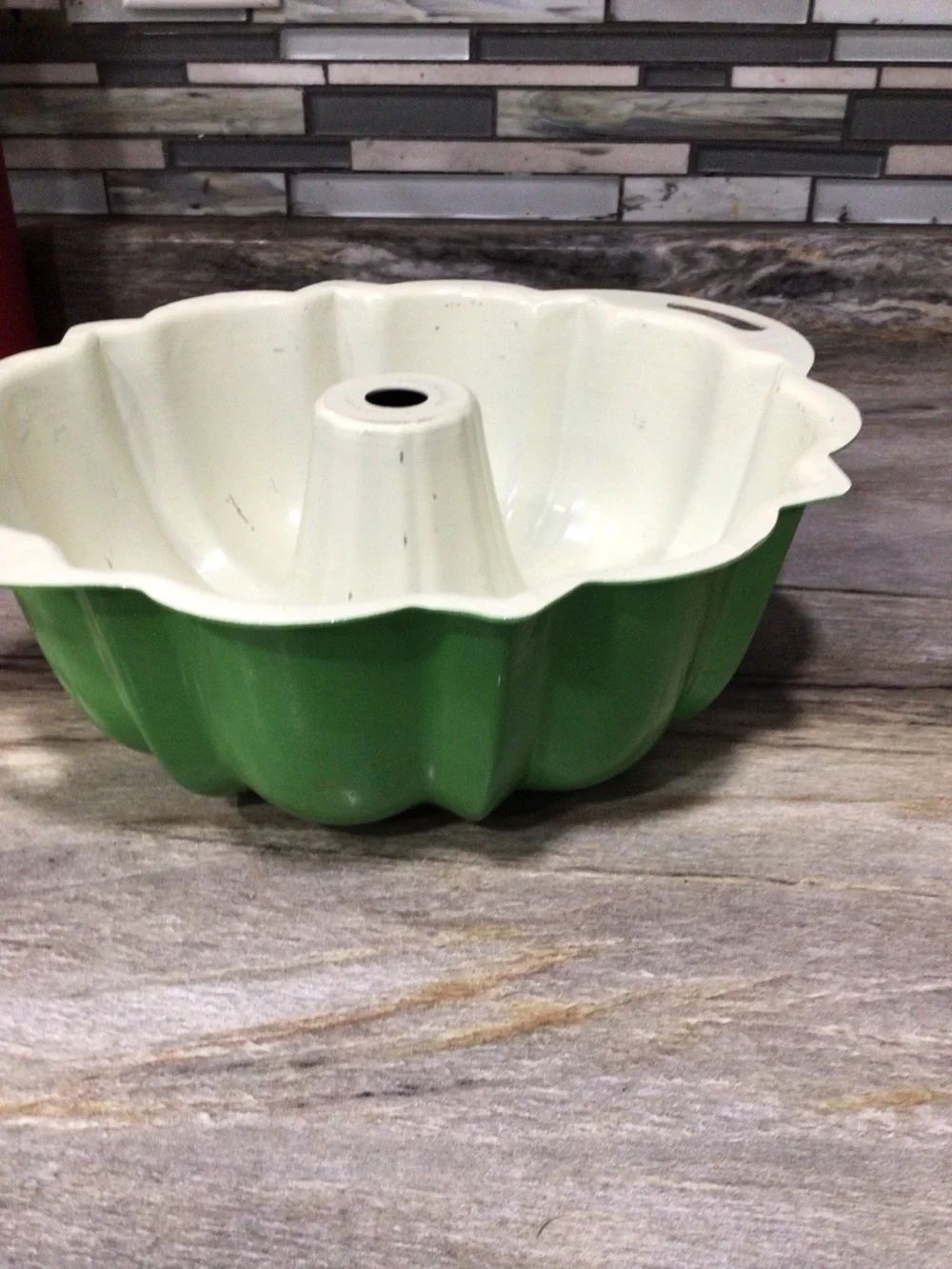 Vintage Nordic Ware Green Bundt Pan 10” Aluminum Nonstick Fluted Tube Cake Mold